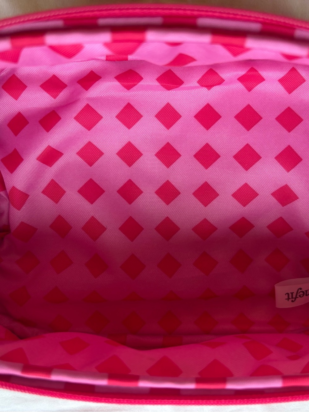 Benefit Cosmetics Bright Pink Quilted Daisy Cosmetic Case NWT - Picture 9 of 10